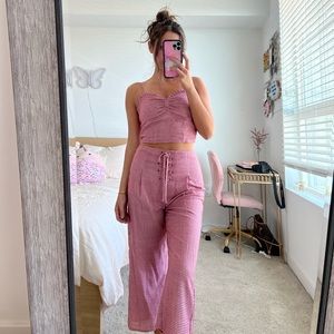 Two piece pants crop top set 
Red gingham 
Sweet heart neckline
Picnics